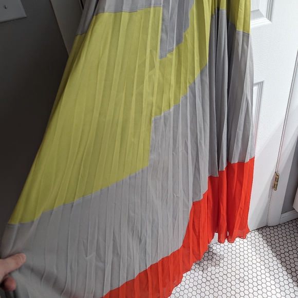 Color Block Maxi Dress - Picture 2 of 3